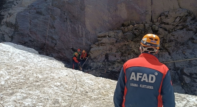 GÜNCELLEME 2 Hakkari’de Cilo buzullarında kaybolan öğretmenin de cansız bedenine ulaşıldı