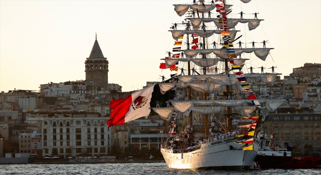 Meksika donanmasına ait yelkenli eğitim gemisi ”Cuauhtemoc”, İstanbul Sarayburnu’na ulaştı