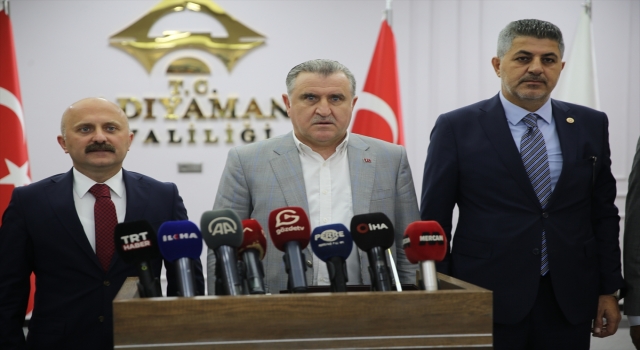 Gençlik ve Spor Bakanı Bak, Adıyaman’da konteyner kent ziyaretinde konuştu: