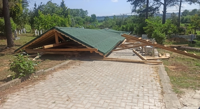Kocaeli’de çardağın çökmesi sonucu 3 kişi yaralandı