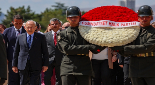 Kılıçdaroğlu, Lozan Barış Antlaşması’nın 100. yılı dolayısıyla Anıtkabir’i ziyaret etti