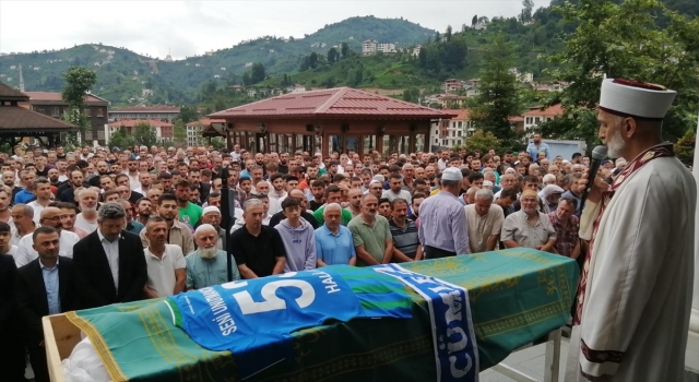 Rize’de 1 kişiyi öldürüp 2 kişiyi yaralayan zanlı tutuklandı