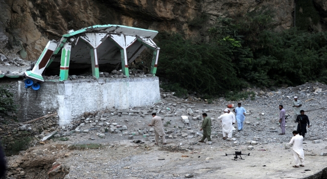 Pakistan’da camide düzenlenen intihar saldırısında 1 polis öldü