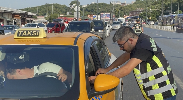 Fatih’te uygulamadan kaçmaya çalışan taksici polisi alarma geçirdi