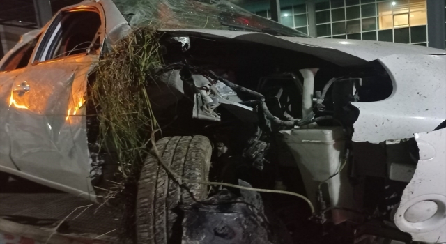 İzmir’de otomobil elektrikli motosiklete çarptı, 7 kişi yaralandı
