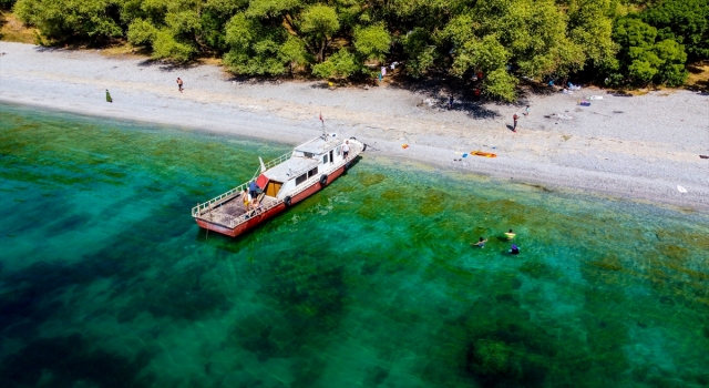 Van Gölü’nün el değmemiş koyları doğaseverlerin yeni rotası oldu