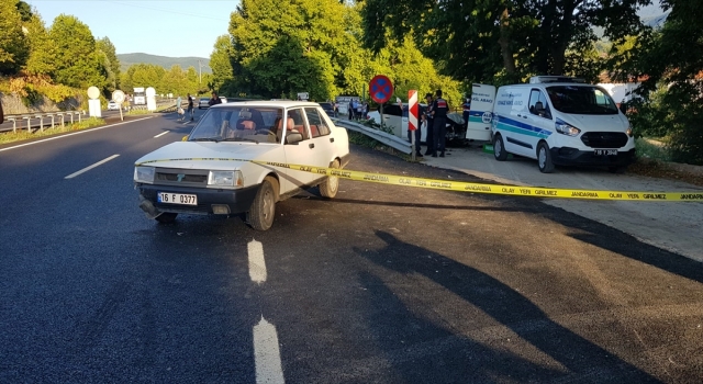 Bursa’da kaza yapan otomobilin yol kenarındaki piknikçilere çarpması sonucu 1 kişi öldü