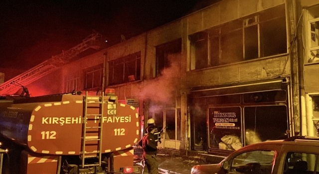 Kırşehir’de iş hanında çıkan yangında 9 iş yeri zarar gördü