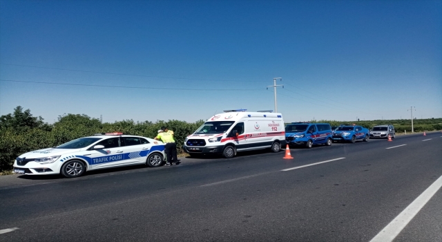 Afyonkarahisar’da şarampole devrilen kamyonetteki sürücü öldü, eşi ağır yaralandı