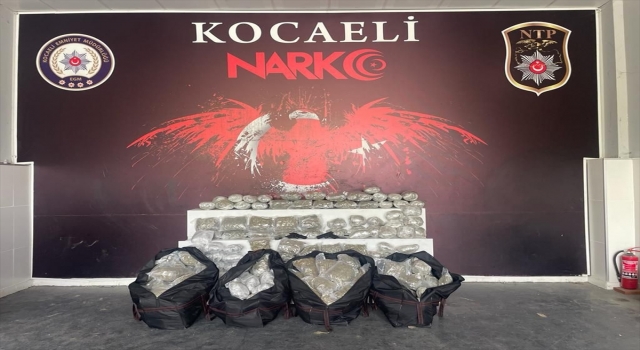 GÜNCELLEME Kocaeli’de ”dur” ihtarına uymayan iki araçta 119 kilogram esrar ele geçirildi