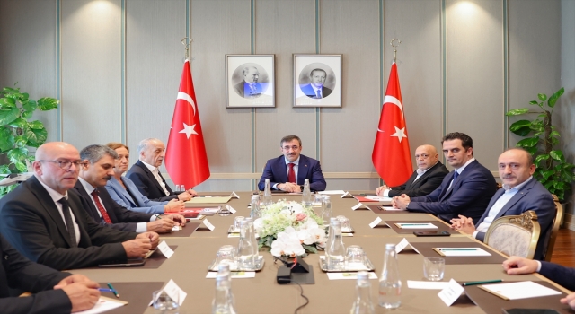 Cumhurbaşkanı Yardımcısı Yılmaz, işçi sendikaları temsilcileriyle yapılan toplantının ardından konuştu: