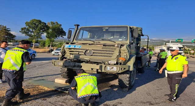 Hatay’da askeri aracın tıra çarpması sonucu 10 asker yaralandı