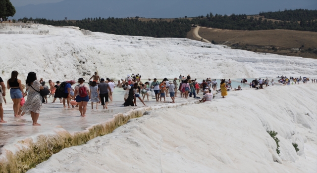Pamukkale’yi yılbaşından bu yana 1 milyon 149 bini aşkın kişi ziyaret etti