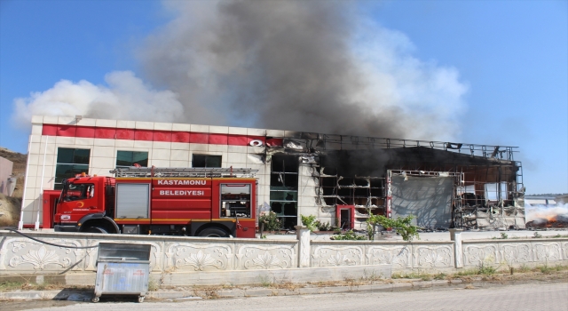 GÜNCELLEME 3 Kastamonu’da kapı fabrikasında çıkan yangın söndürüldü