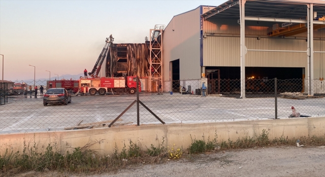 Denizli’de demir çelik fabrikasında çıkan yangın söndürüldü