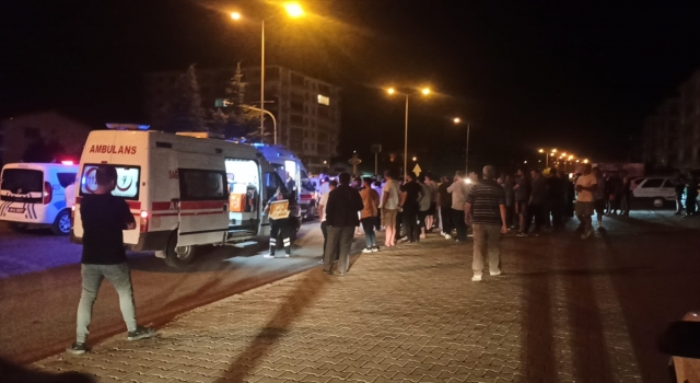 Çorum’da çarpışan iki kardeşin kullandığı otomobillerdeki 5 kişi yaralandı