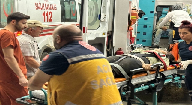 GÜNCELLEME Düzce’de traktör römorkunun devrilmesi sonucu 16 kişi yaralandı