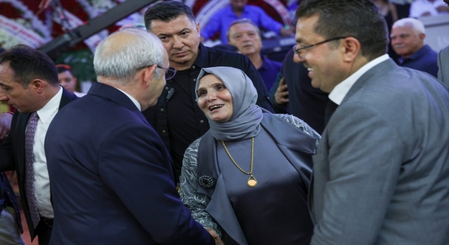 CHP Genel Başkanı Kılıçdaroğlu, Beylikdüzü’nde düğüne katıldı
