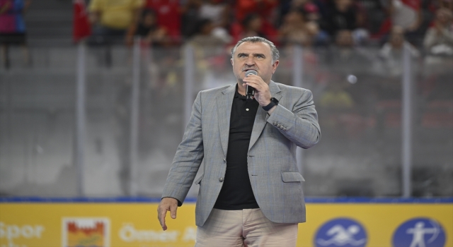 Bakan Osman Aşkın Bak, Zeytinburnu Yaz Spor Okulu’nun kapanış törenine katıldı: