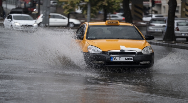 Başkentte sağanak hayatı olumsuz etkiledi