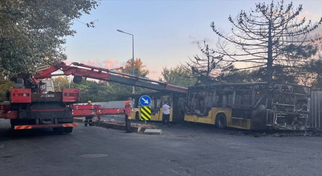 Büyükçekmece’de yanan İETT otobüsü kullanılamaz hale geldi