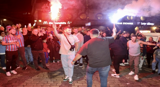 Trabzonsporlu taraftarlar Fenerbahçe galibiyetini kutladı