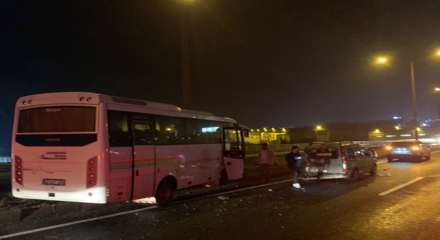 Manisa’da 3 aracın karıştığı kazada 10 kişi yaralandı 