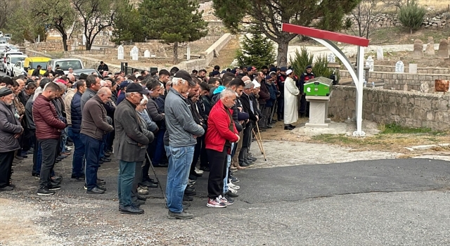 Kayseri’de öldürülen kadının cenazesi toprağa verildi