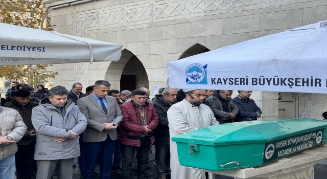 Kayseri’de bıçakla öldürülen 12 yaşındaki çocuk toprağa verildi