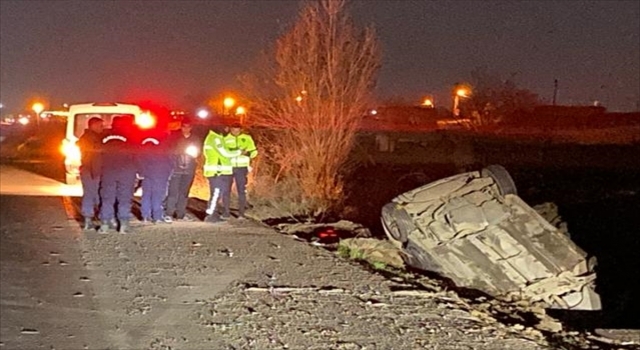Diyarbakır’da devrilen otomobildeki 5 kişi yaralandı