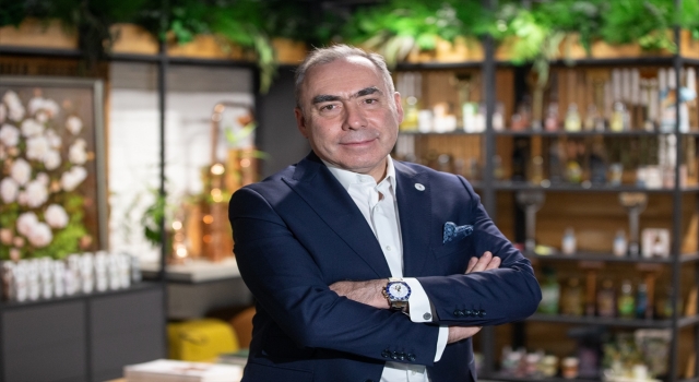 Eyüp Sabri Tuncer’in Saraybosna’dan İstanbul’a ulaşan ’100 yıllık koku hikayesi’ romana dönüştü