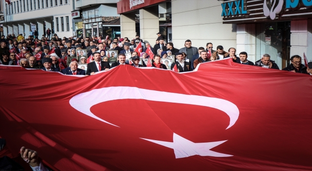 Bursa’da ”Teröre Lanet, Şehitlerimize ve Gazilerimize Saygı Yürüyüşü” düzenlendi