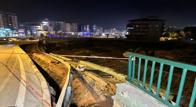 Bursa’da bir inşaatın hafriyat çalışması sırasında göçük nedeniyle yol trafiğe kapatıldı