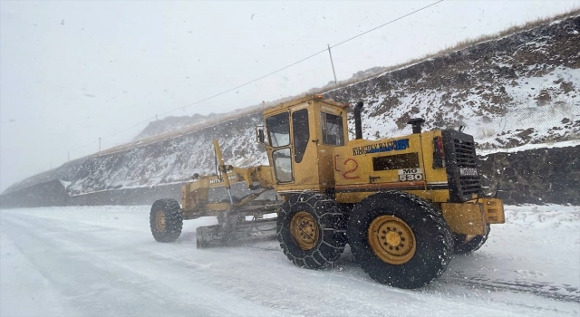 Kar nedeniyle kapatılan KarsArdahan kara yolu ulaşıma açıldı