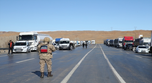 VanHakkari kara yolunda çığ incelemesi