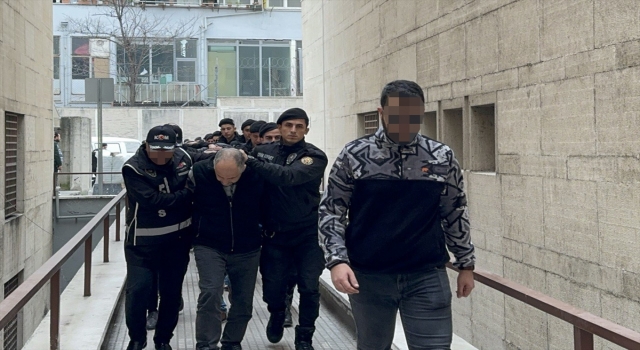 Bursa’da ”Kafes46” operasyonunda gözaltına alınan zanlılardan 22’si adliyeye sevk edildi