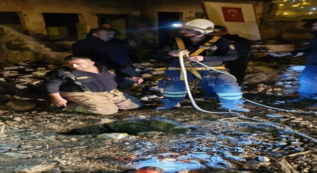 Hatay’da kuyuya düşen çocuk kurtarıldı