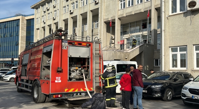 Zonguldak’ta adliye binasının arşiv bölümünde çıkan yangın söndürüldü