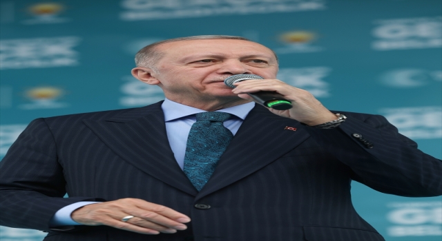 Cumhurbaşkanı Erdoğan: ”Siyasi görüşlerimiz, gönül verdiğimiz partiler, kökenimiz, meşrebimiz, hayat tarzımız farklı olabilir ama Türkiye, bizlerin ortak yurdu, çatısı, yuvasıdır.”