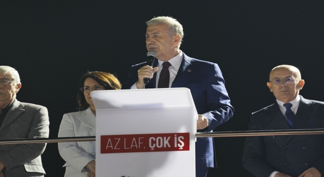 ABB Başkanı Yavaş, Belediye binasının önünde halka hitap etti: