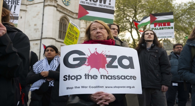 İsrail’e silah satışları İngiltere Parlamentosu önünde protesto edildi