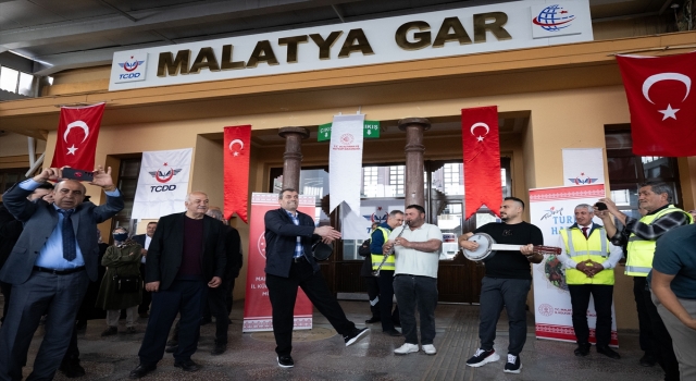 ”Turistik Diyarbakır Ekspresi” Malatya’da mola verdi