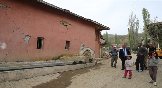 Sulusaray’da depremlerin ardından tarihi caminin girişi ortaya çıktı