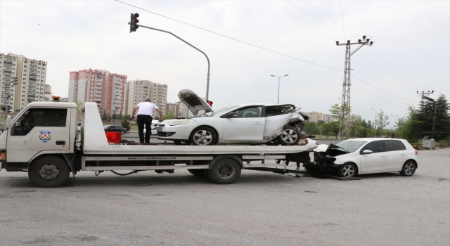 Kayseri’de iki otomobilin çarpıştığı kazada 4 kişi yaralandı