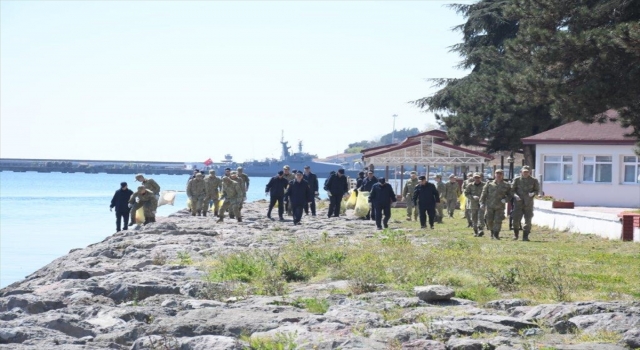 Deniz Kuvvetleri Komutanlığına bağlı birliklerden deniz temizliği