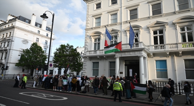 Fransa’nın Filistin asıllı İngiliz cerrah Ebu Sitte’yi ülkeye sokmaması Londra’da protesto edildi