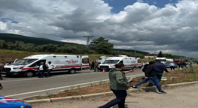 Gaziantep’te minibüsle beton mikseri çarpıştı