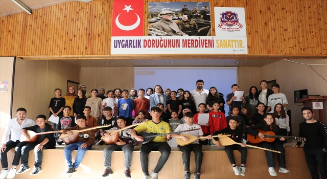 Üniversiteliler Anadolu ezgilerini ortaokullu Alfa kuşağına öğretiyor
