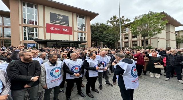 İstanbul’daki eğitim sendikalarından öldürülen lise müdürü için protesto