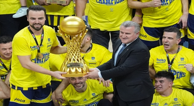 Basketbol Süper Ligi’nde şampiyon Fenerbahçe Beko, kupasını aldı